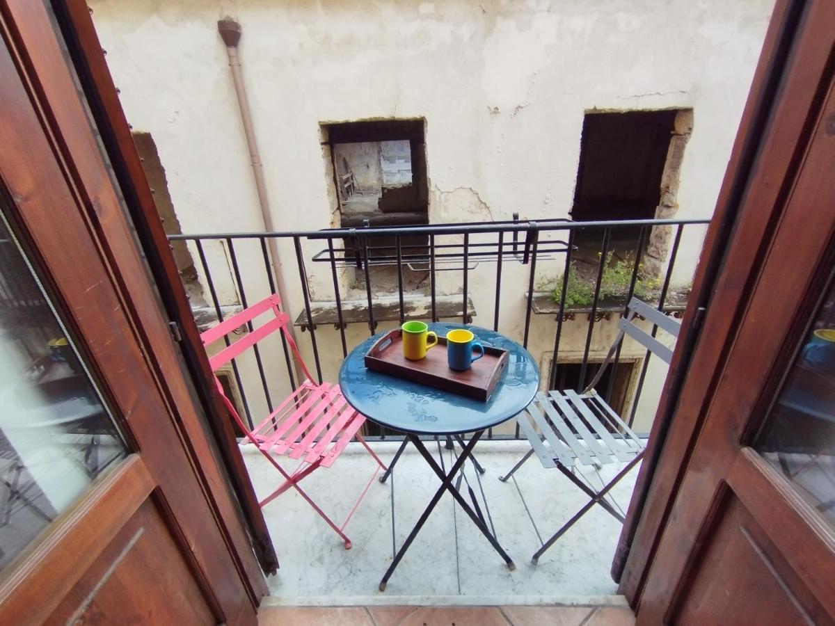 Apartment By The Market Palermo Exterior foto